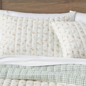 Full/ reversible printed voile daisy floral quilt off white Threshold